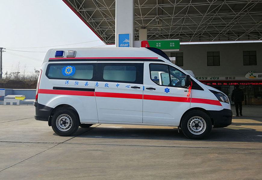 國六福特V362中軸中頂救護(hù)車(汽油版)